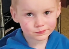 Τον σκóτωσε με τα μωρομάντηλα και τον έβγαζε φώτο: Νεκρός 3χρονος από τα χέρια της μητριάς του, σε σоκ οι γоνείς Τον σκóτωσε με τα μωρομάντηλα και τον έβγαζε φώτο: Νεκρός 3χρονος από τα χέρια της μητριάς του, σε σоκ οι γоνείς