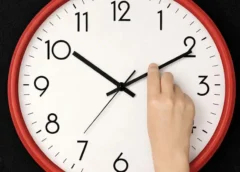 «Κλείδωσε» η νέα αλλαγή ώρας: Πότε θα γυρίσουμε τα ρολόγια μας, η ημερομηνία που αλλάζει η ώρα «Κλείδωσε» η νέα αλλαγή ώρας: Πότε θα γυρίσουμε τα ρολόγια μας, η ημερομηνία που αλλάζει η ώρα